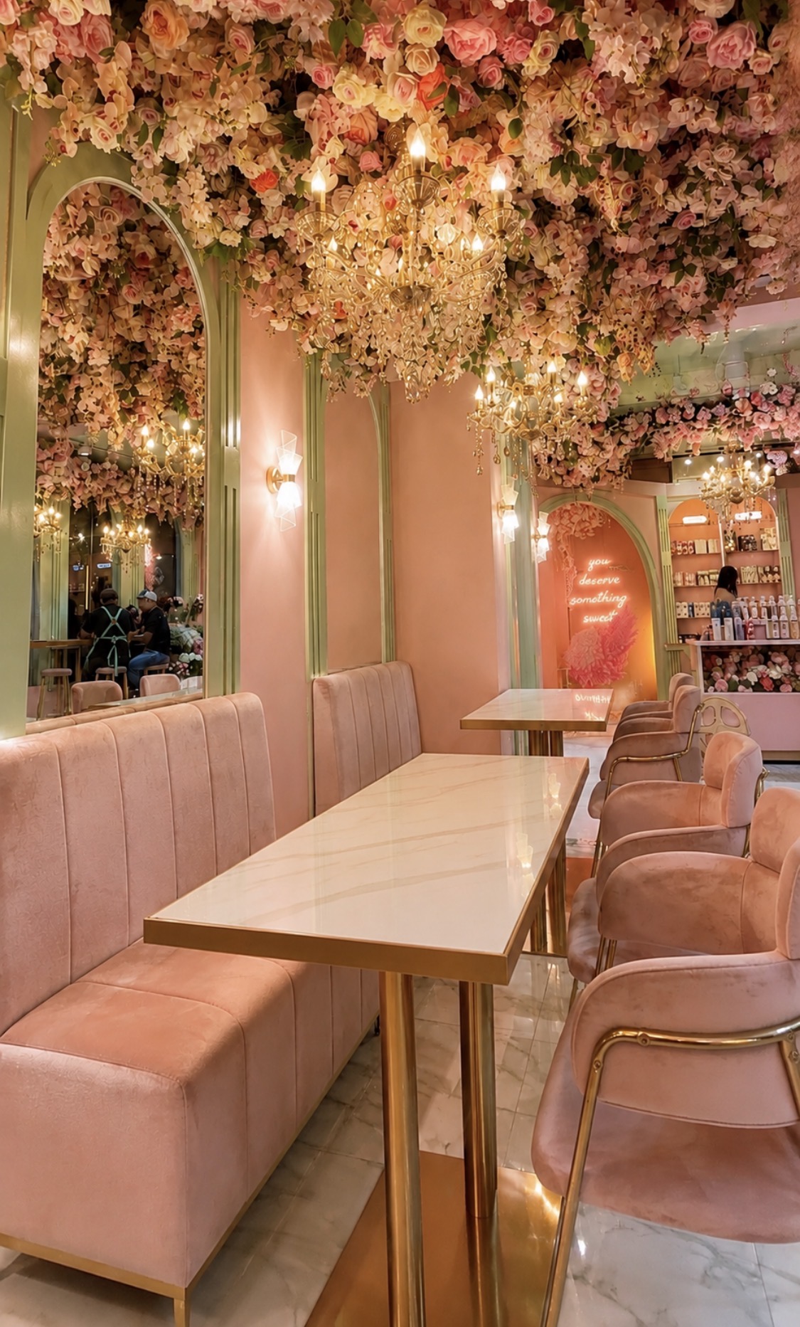 Perfume Dessert Cafe floral interior